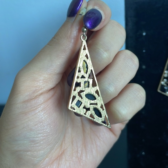 Triangular shape dangly earrings gold tone - Picture 2 of 3